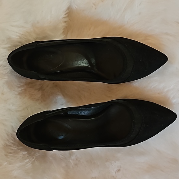 Black Pump with Mesh Detail - Picture 3 of 3